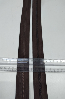 Молния метражная СПИРАЛЬНАЯ тип №5 
ТЕМНО-КОРИЧНЕВАЯ цвет 303