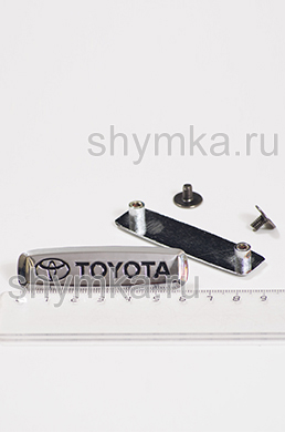 Шильдик металлический для автоковриков 
TOY...TA ЦВЕТНОЙ (название черное) + 2 болтика