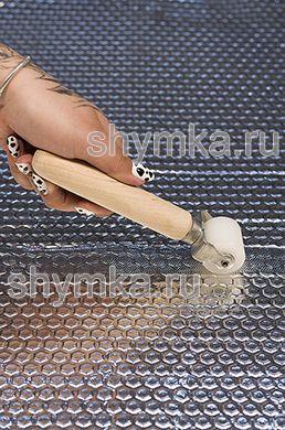 Ролик прикаточный КАПРОЛОНОВЫЙ диаметр 30мм 
ширина 31мм деревянная ручка на пластине