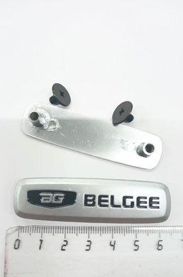 Шильдик металлический МАТОВЫЙ 
для автоковриков BEL...EE ЦВЕТНОЙ + 2 болтика