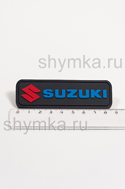 Шеврон резиновый для автоковриков 
SUZUKI ЦВЕТНОЙ прошивной