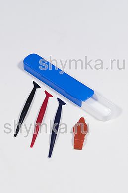 Набор из трех микро-ракелей 
разной степени жесткости + заправитель в футляре